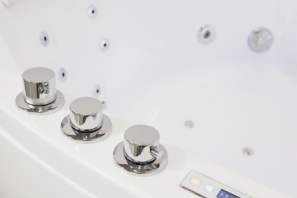 Whirlpool VILLA SABRINA weiss 1,6x1,6 m Vollausstattung Wasserfall Bachlauf umlaufend